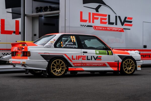 BMW M3 E30 by LifeLive